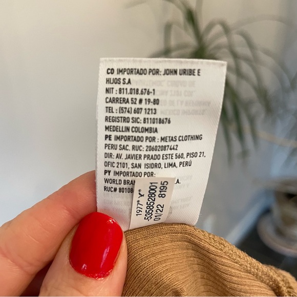 American Eagle Crop Top, Tan- size Medium - Picture 4 of 5